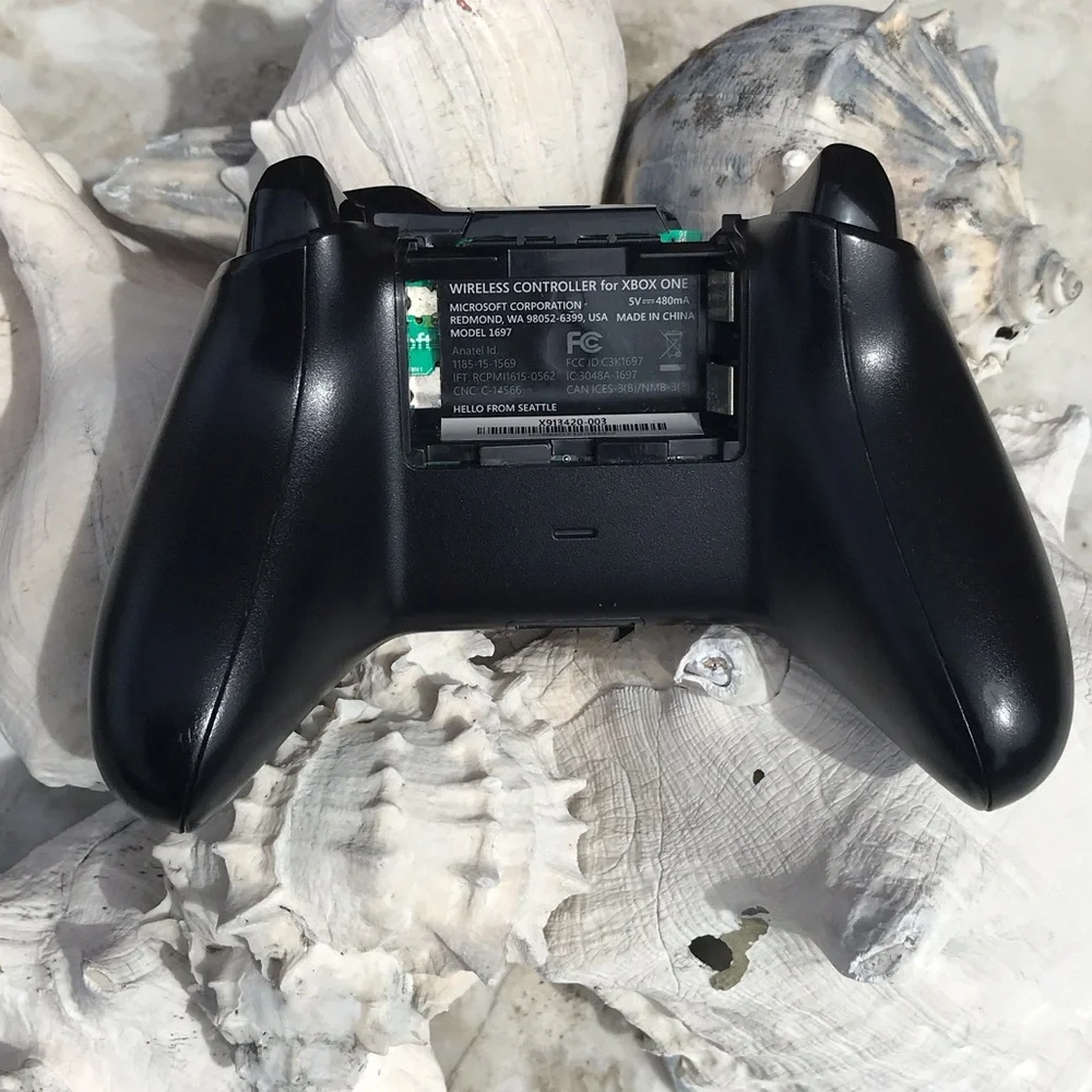 XBox One Black Wireless Gaming Controller without battery back